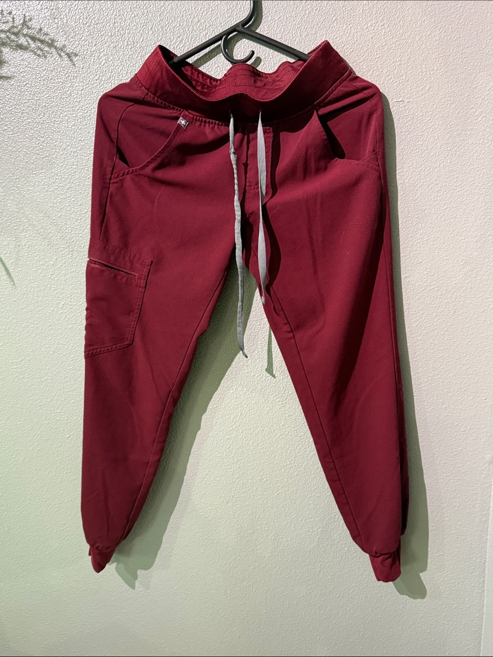 Figs Women's Burgundy Drawstring Zamora joggers. XXS/P